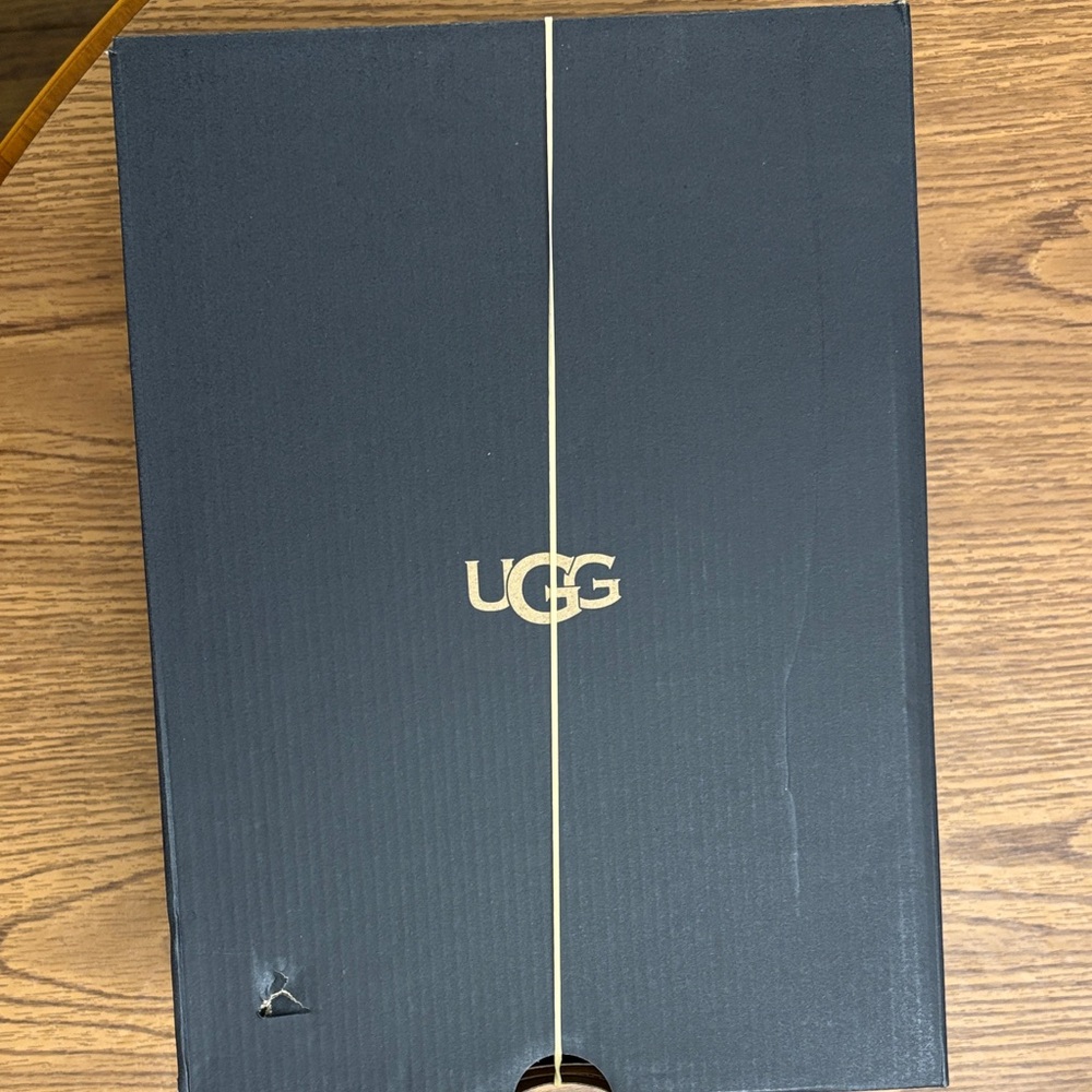 UGG® Venture Daze Platform
Indoor/Outdoor Slip-On Shoe - Picture 2 of 4